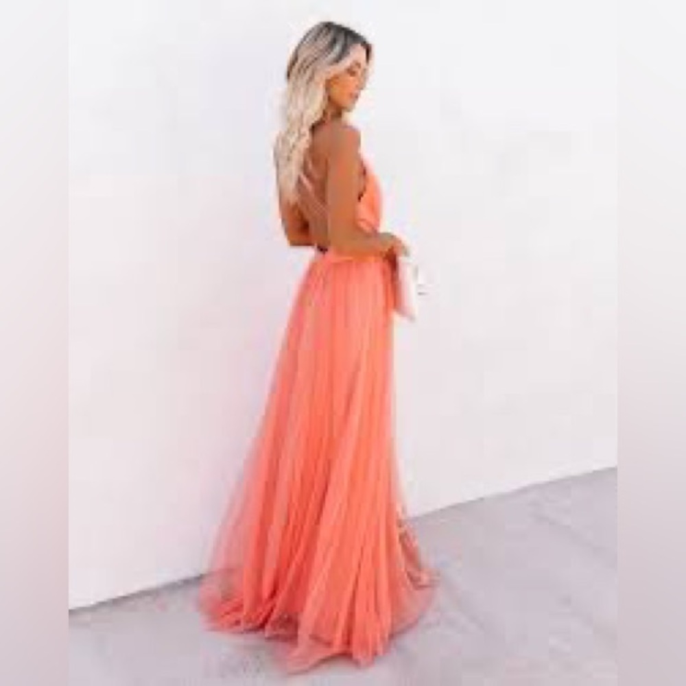 Vici Dolls
Petal Dust Maxi Dress
Apricot
Size Small